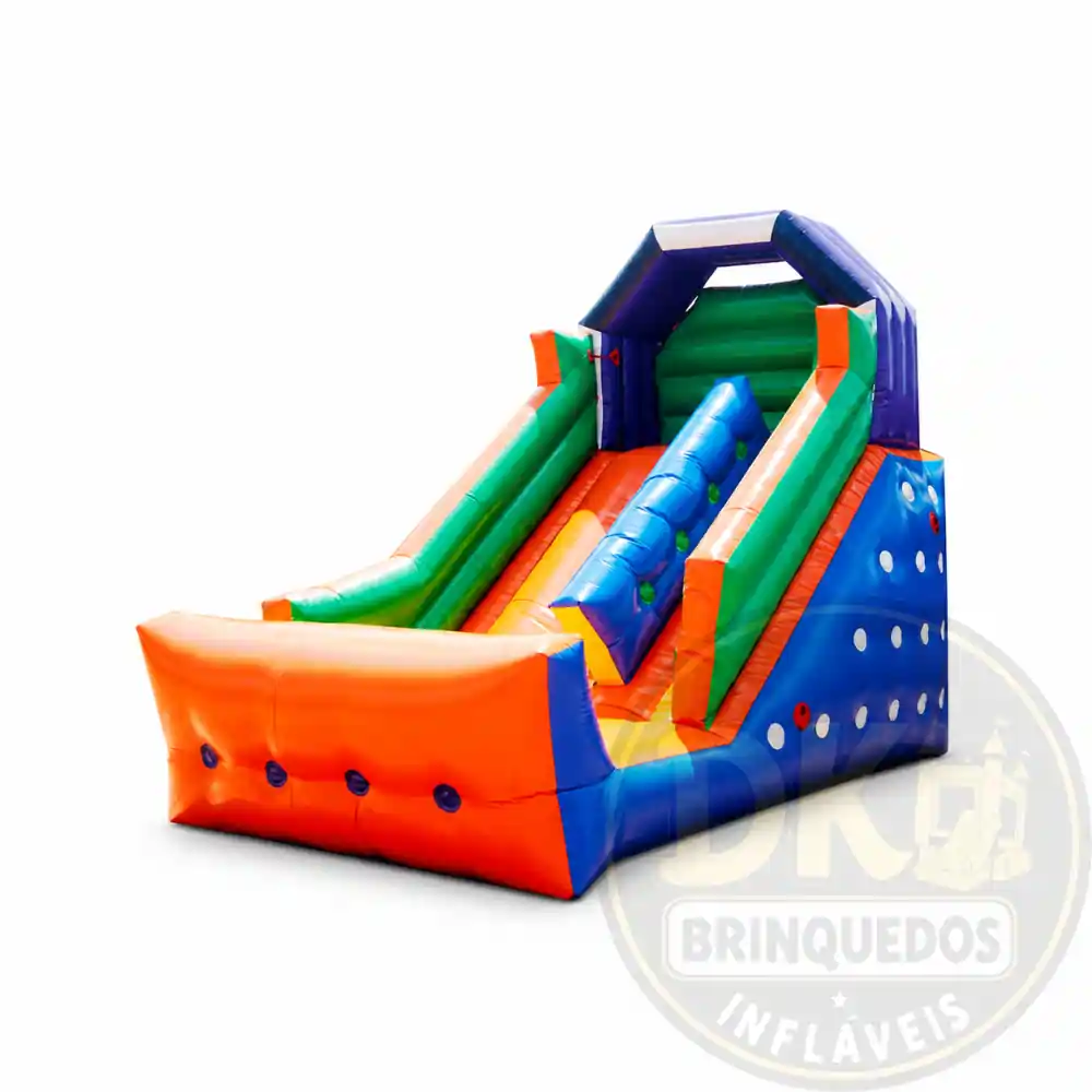 Tobogã Inflável com Escalada